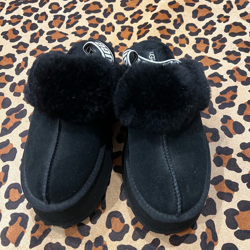 UGG Black platform Suede Shearling Clog Slip-Ons - Picture 4 of 8